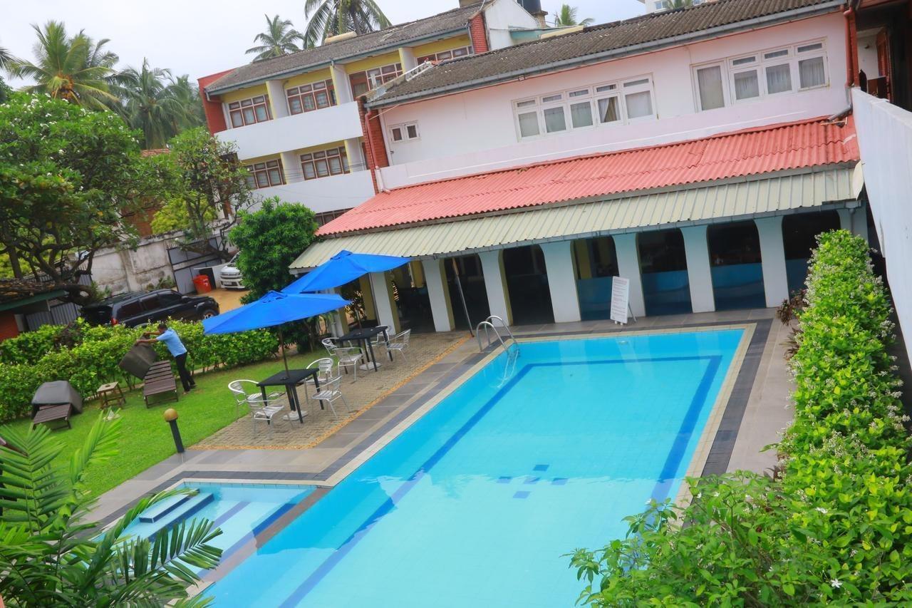 Ranveli Beach Resort Dehiwala-Mount Lavinia Bagian luar foto