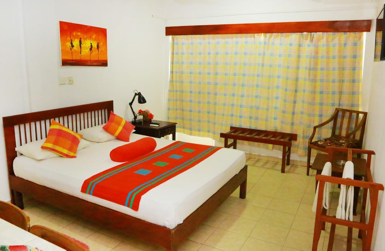 Ranveli Beach Resort Dehiwala-Mount Lavinia Bagian luar foto