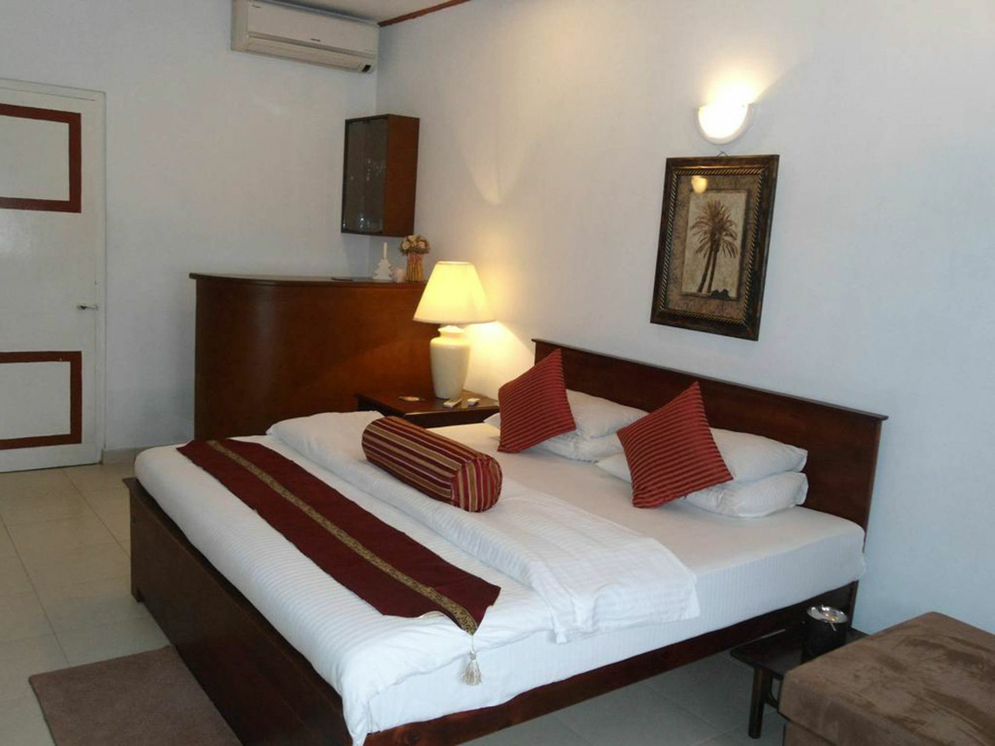 Ranveli Beach Resort Dehiwala-Mount Lavinia Bagian luar foto